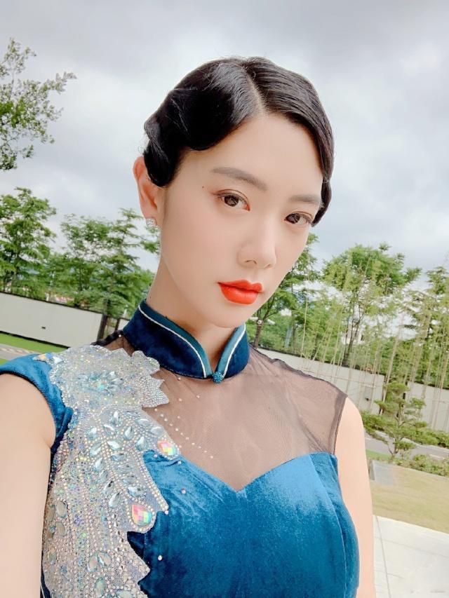37间房主播跳舞 撩人夜色